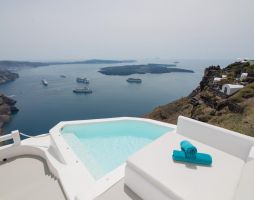 AQUA LUXURY SUITES