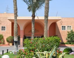 Pyramids Park Resort Cairo или подобен