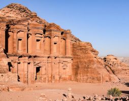 Настаняване по програмата