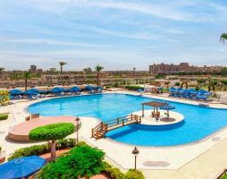 Pyramids Park Resort Cairo или подобен